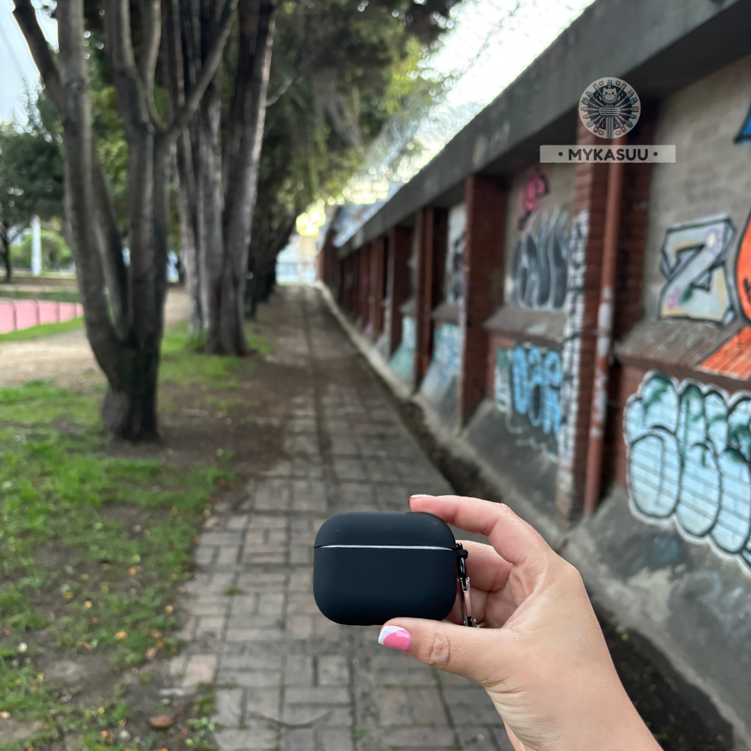 Estuche Protector de AirPods- Silicona Mate Clásica - Imagen 4